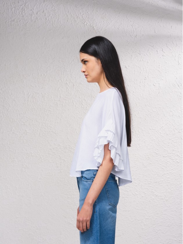 Blusa com efeito folhos nas mangas
