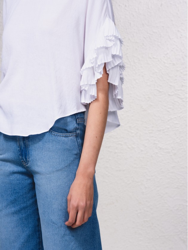 Blusa com efeito folhos nas mangas