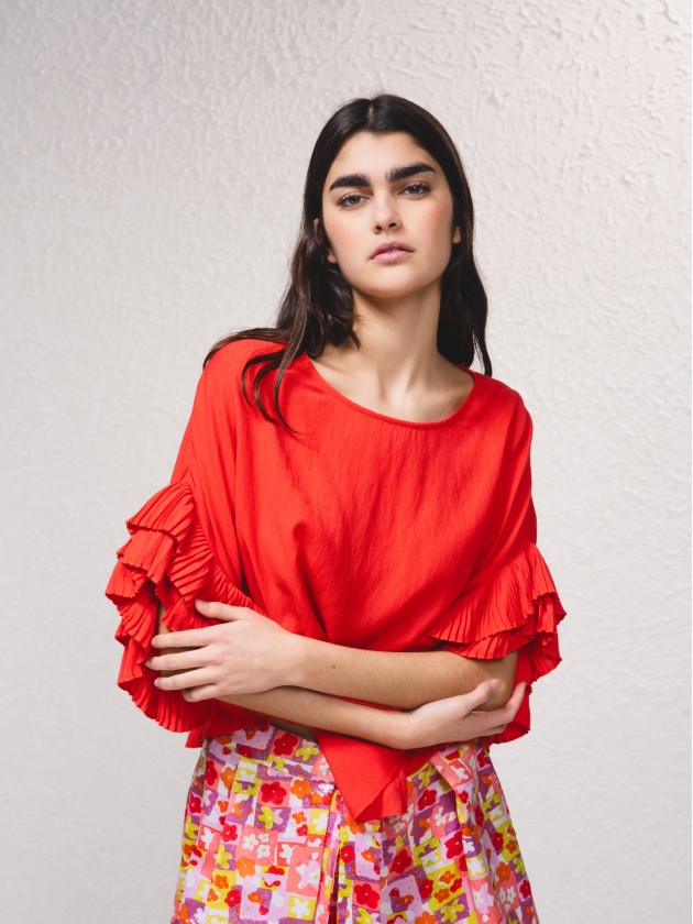 Blusa com efeito folhos nas mangas