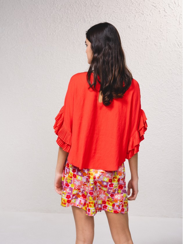 Blusa com efeito folhos nas mangas