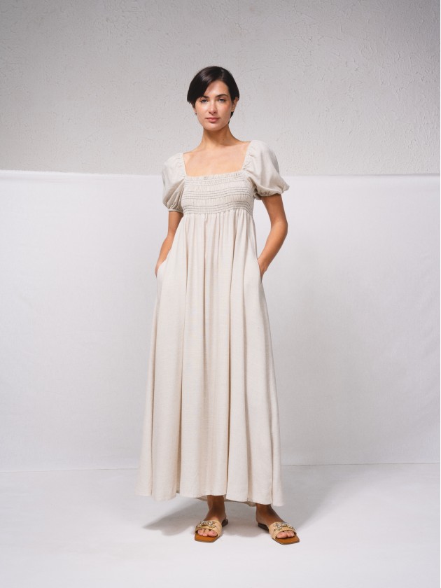 Vestido comprido com franzido no peito
