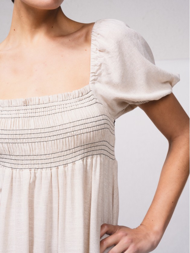 Vestido comprido com franzido no peito