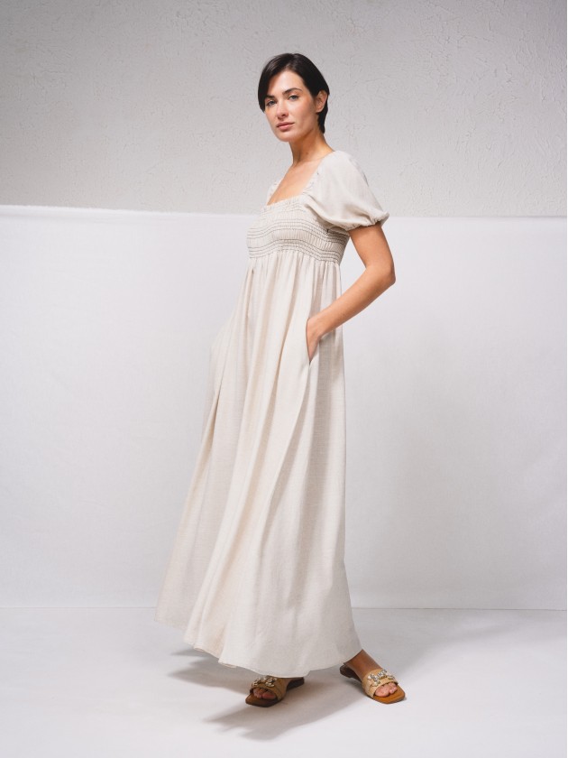Vestido comprido com franzido no peito