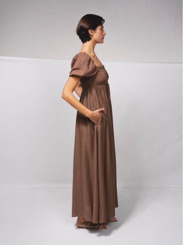 Vestido comprido com franzido no peito