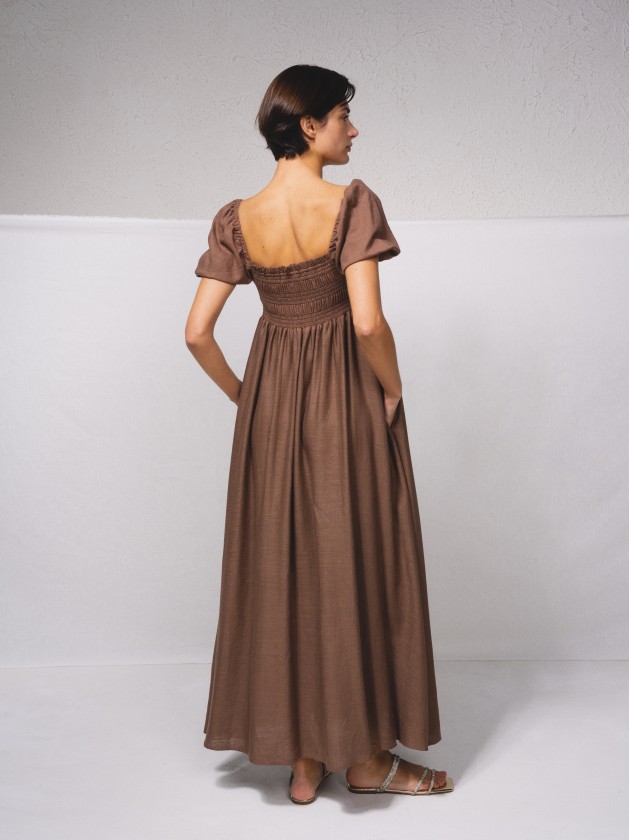 Vestido comprido com franzido no peito
