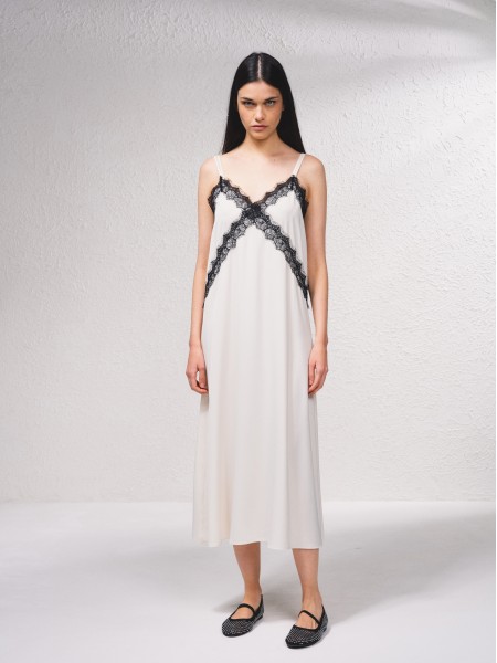 Robe avec applications de dentelle