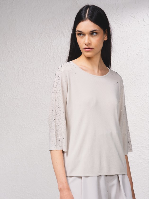 Sweater with shiny applications