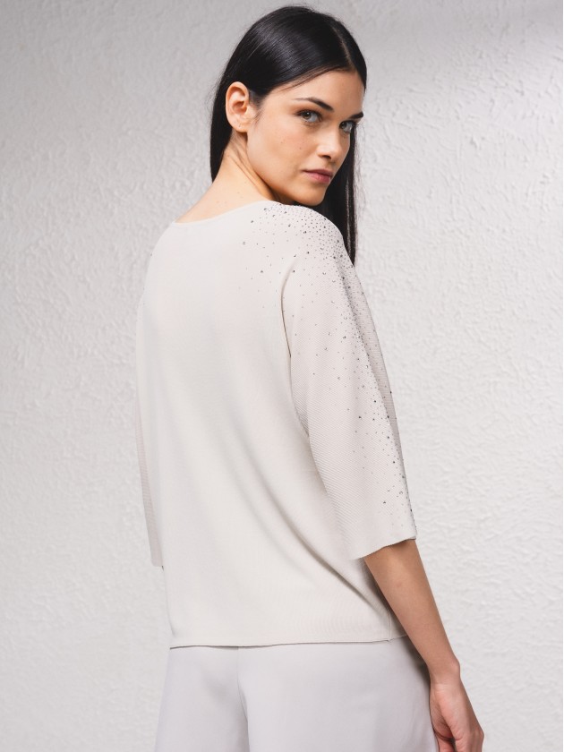 Sweater with shiny applications