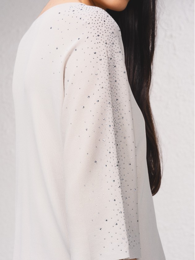 Sweater with shiny applications