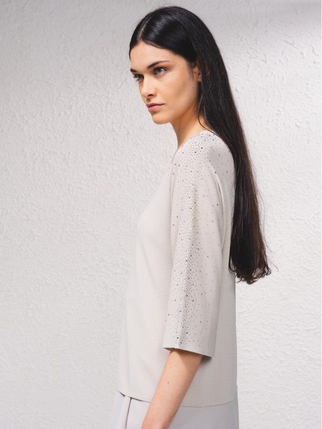 Sweater with shiny applications