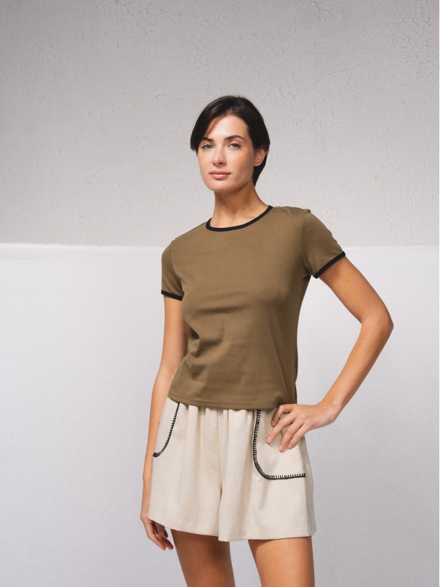 T-shirt com contraste
