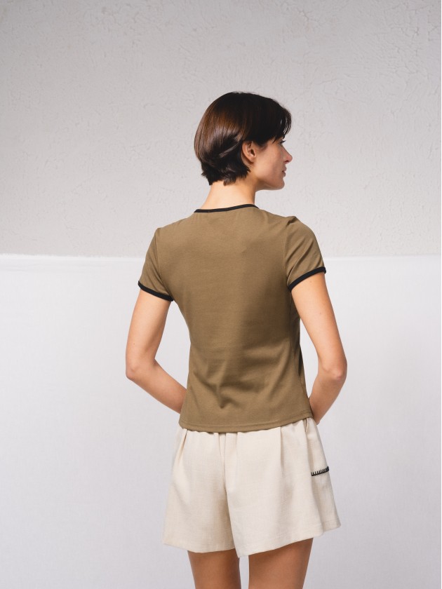 T-shirt com contraste