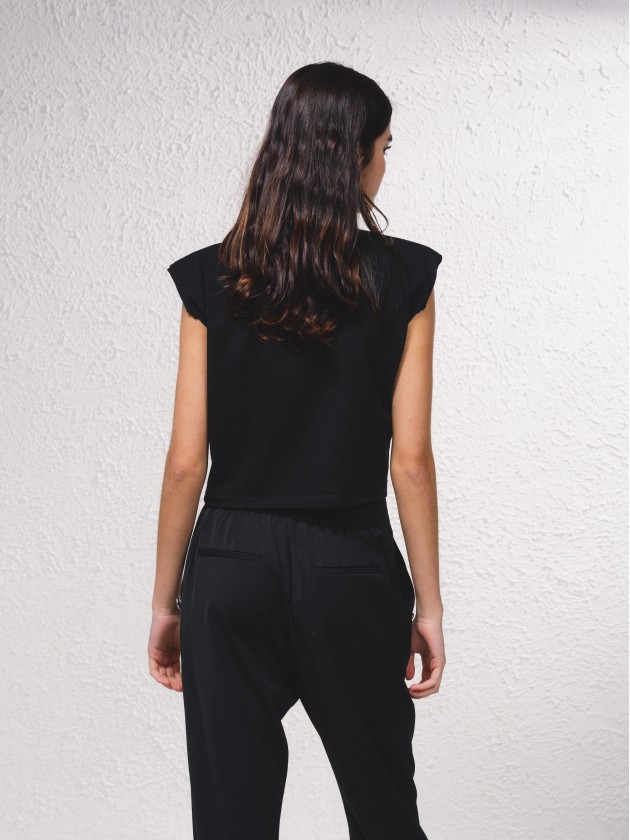 T-shirt com abertura frontal
