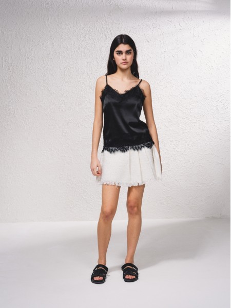 Top avec applications de dentelle