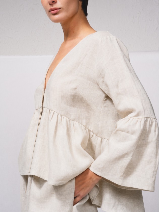 Blusa em linho e decote em v