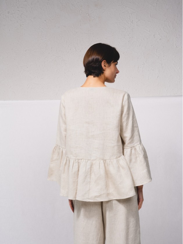 Blusa em linho e decote em v