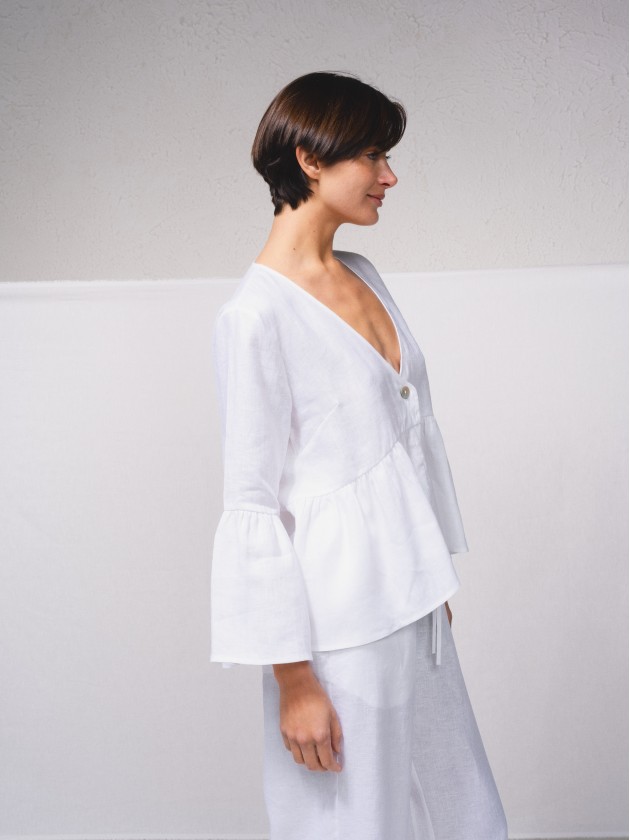 Blusa em linho e decote em v
