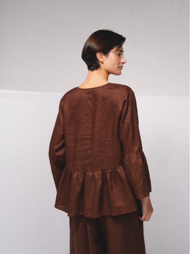 Blusa em linho e decote em v