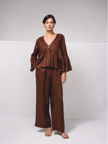 Blusa em linho e decote em v