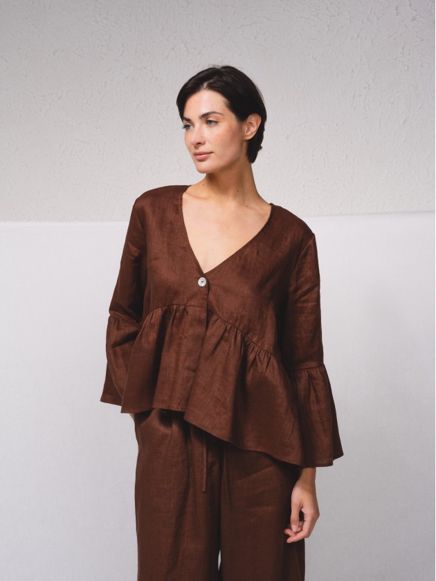 Blusa em linho e decote em v
