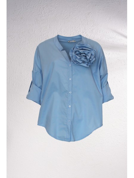 Blusa com flor