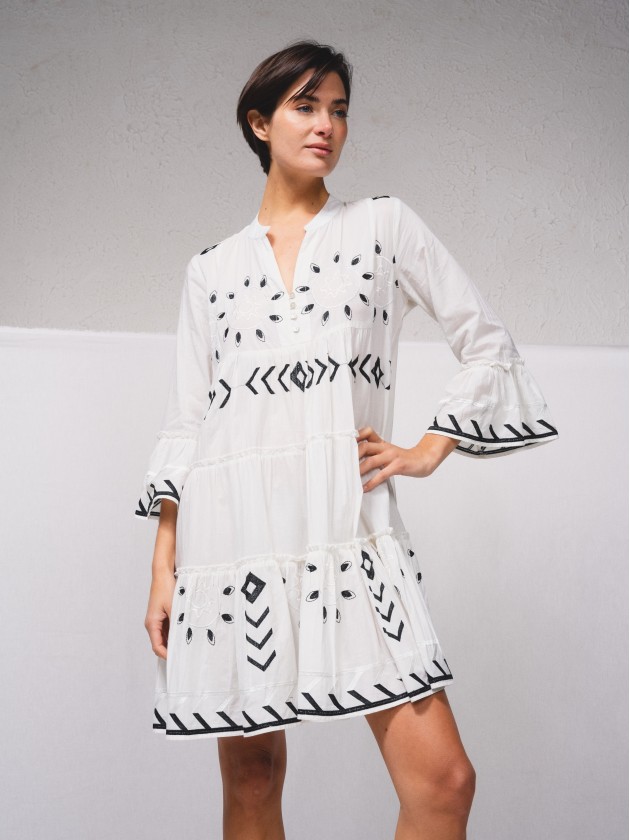 Vestido com detalhes bordados