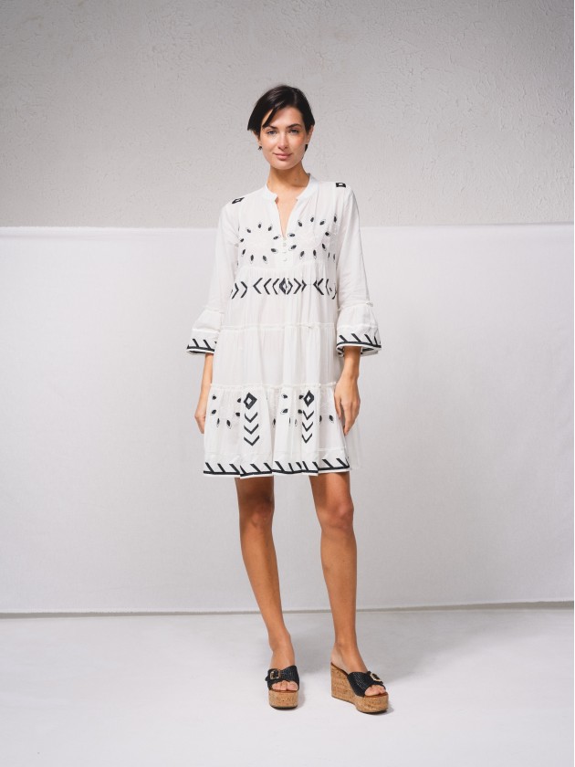 Vestido com detalhes bordados