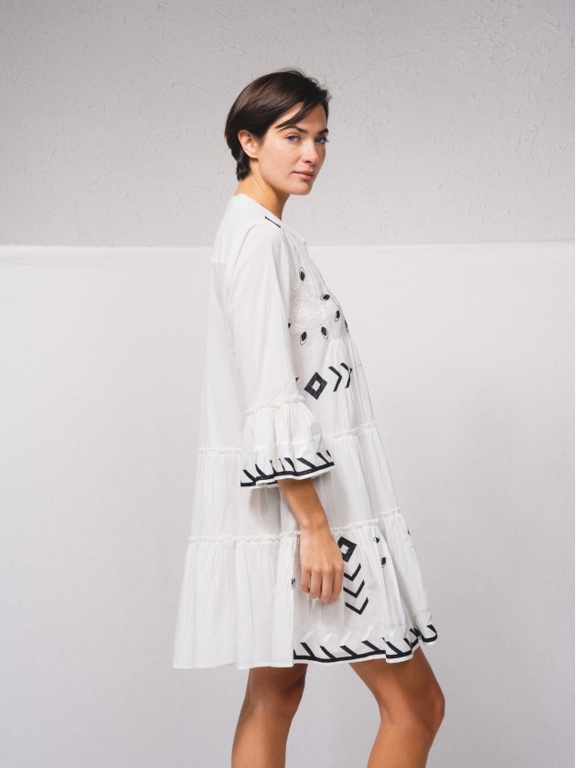 Vestido com detalhes bordados