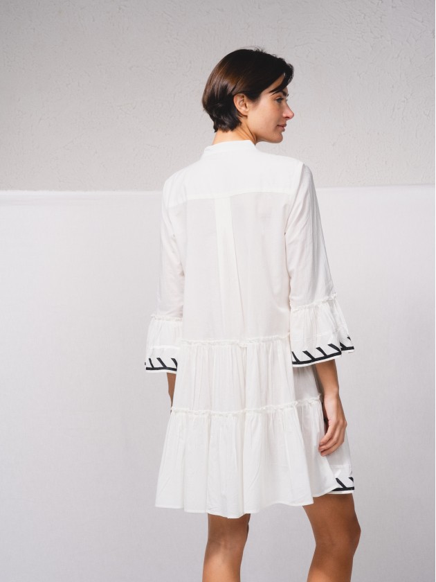 Vestido com detalhes bordados