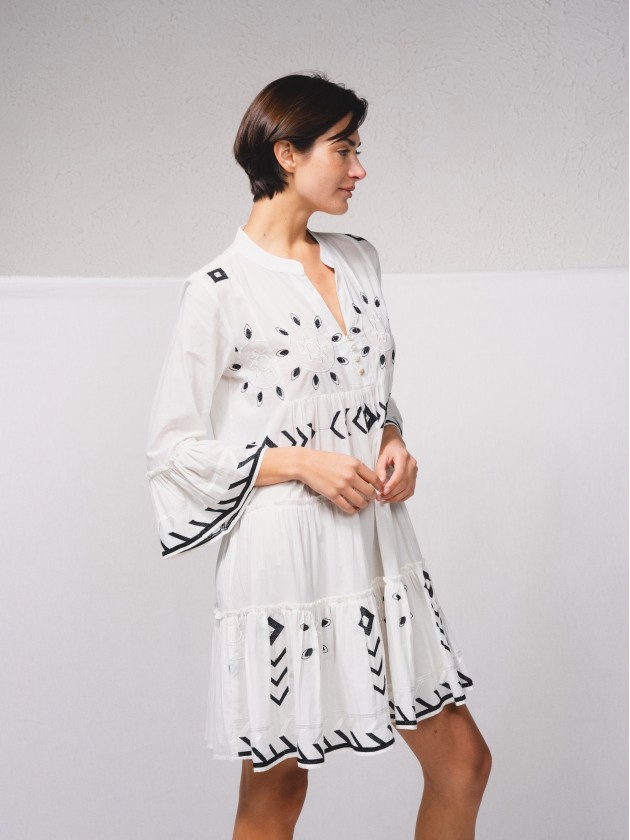 Vestido com detalhes bordados