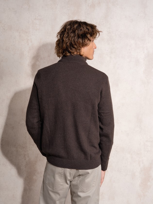 Polo with zipper