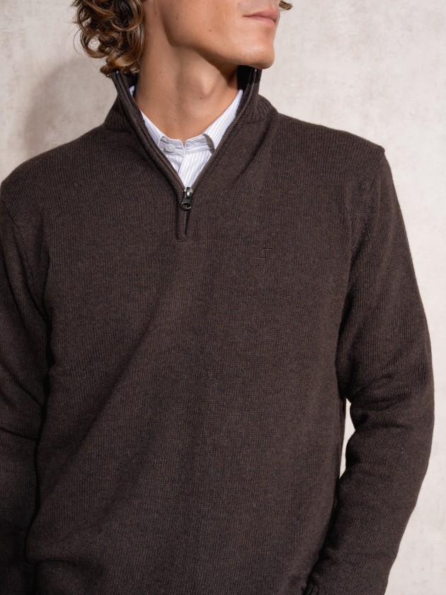 Polo with zipper