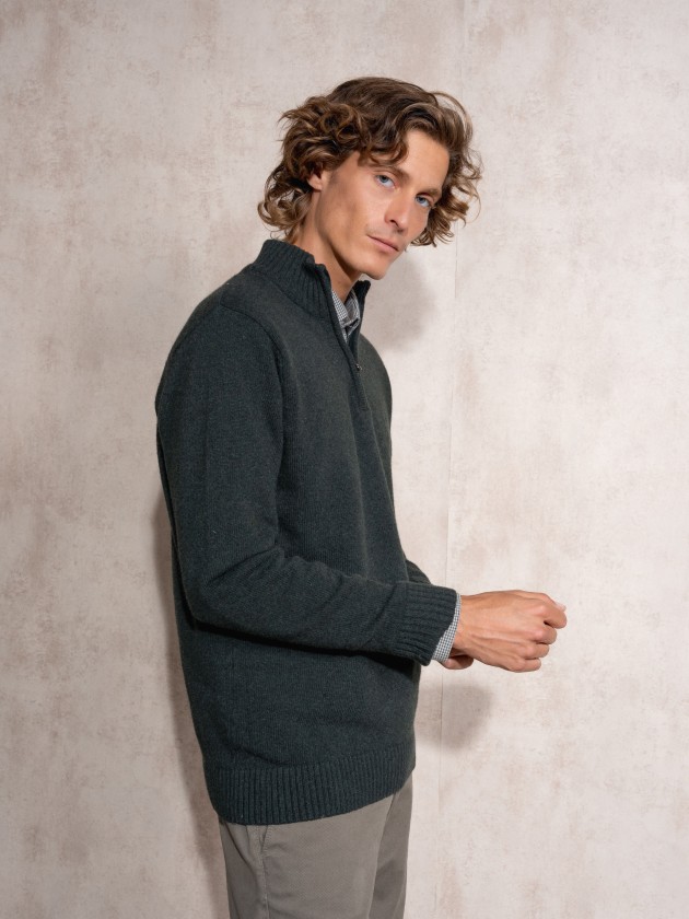 Polo with zipper