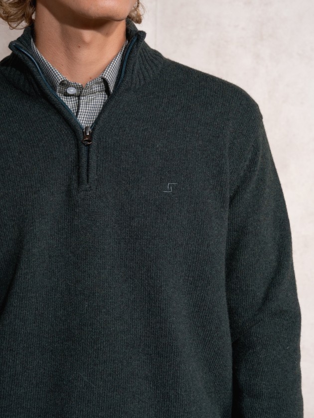 Polo with zipper
