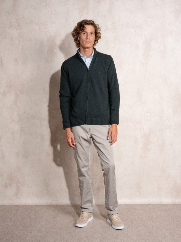Knitted jacket with zipper