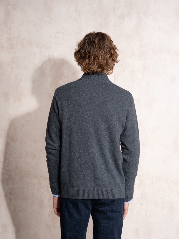 Knitted jacket with zipper