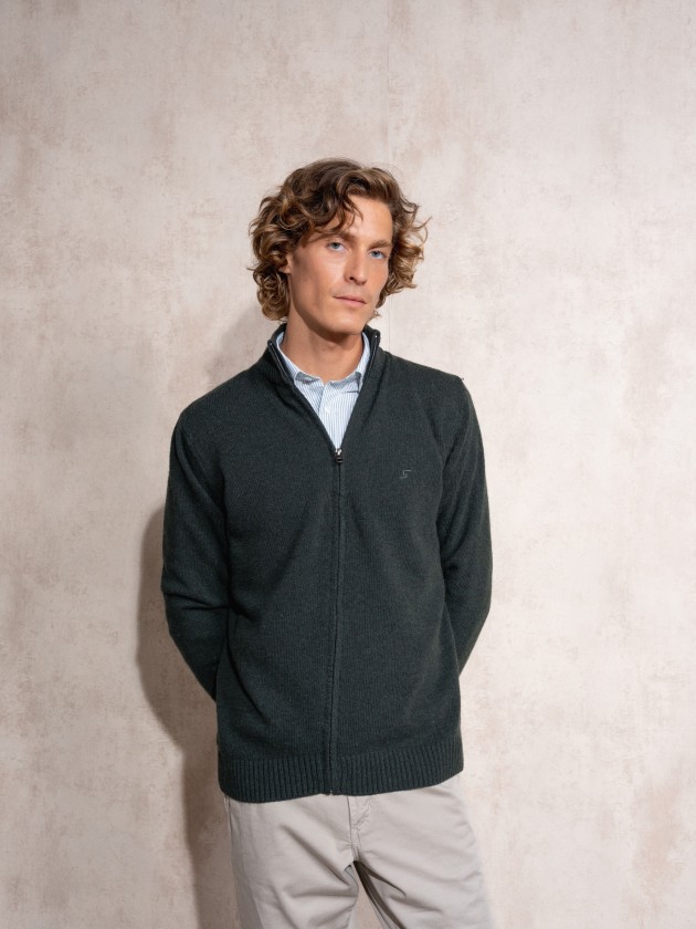 Knitted jacket with zipper