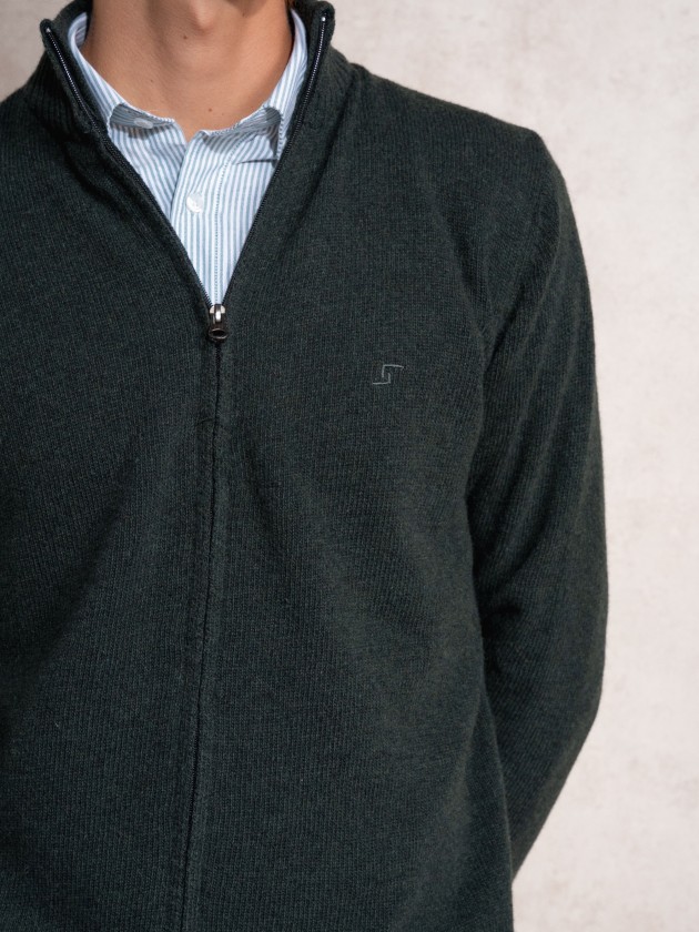 Knitted jacket with zipper