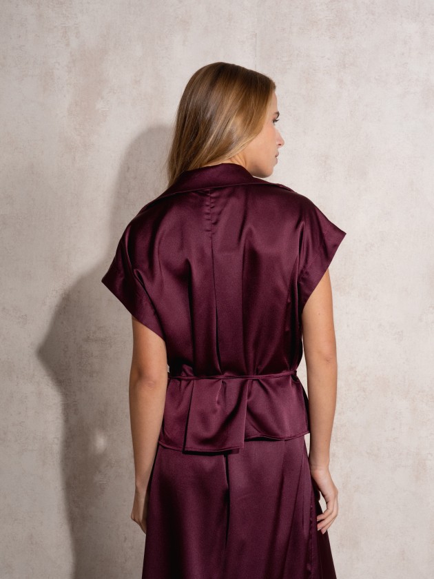 Camisa acetinada com cinto