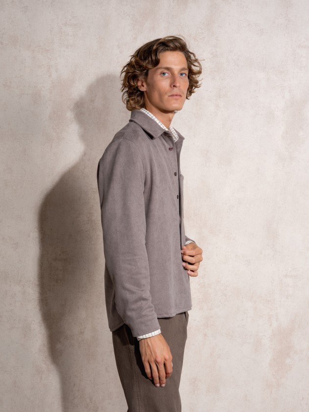 Camisa com bolso