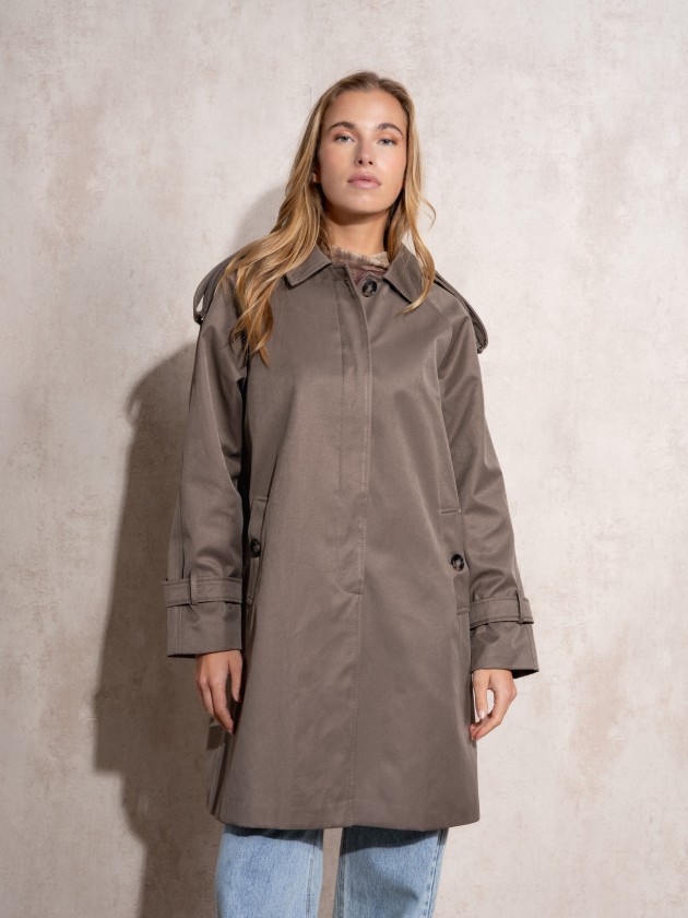 Gabardina com botes tartaruga