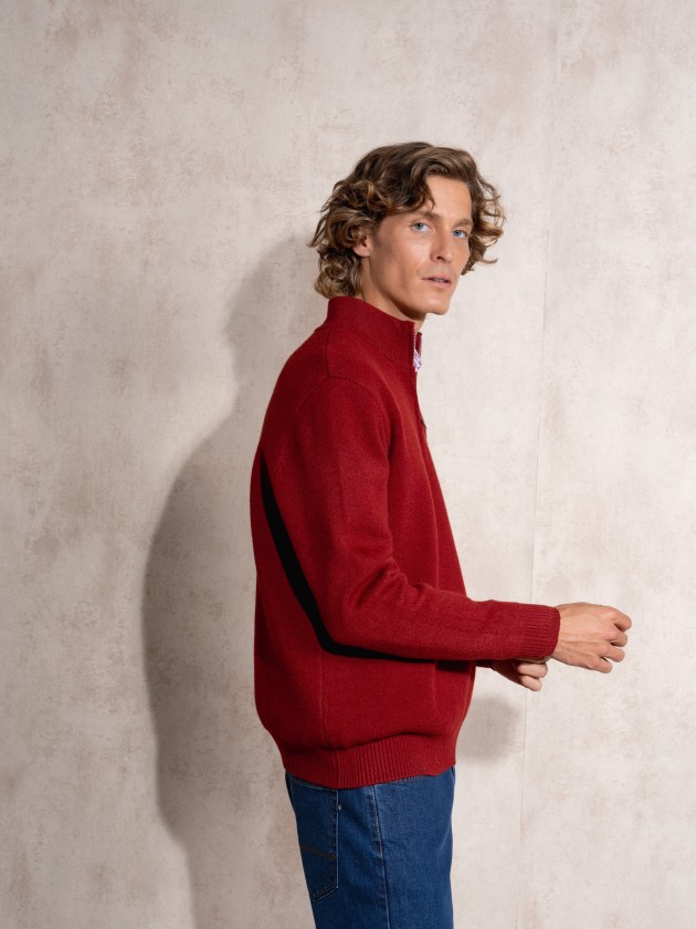 Knitted sweater with zipper