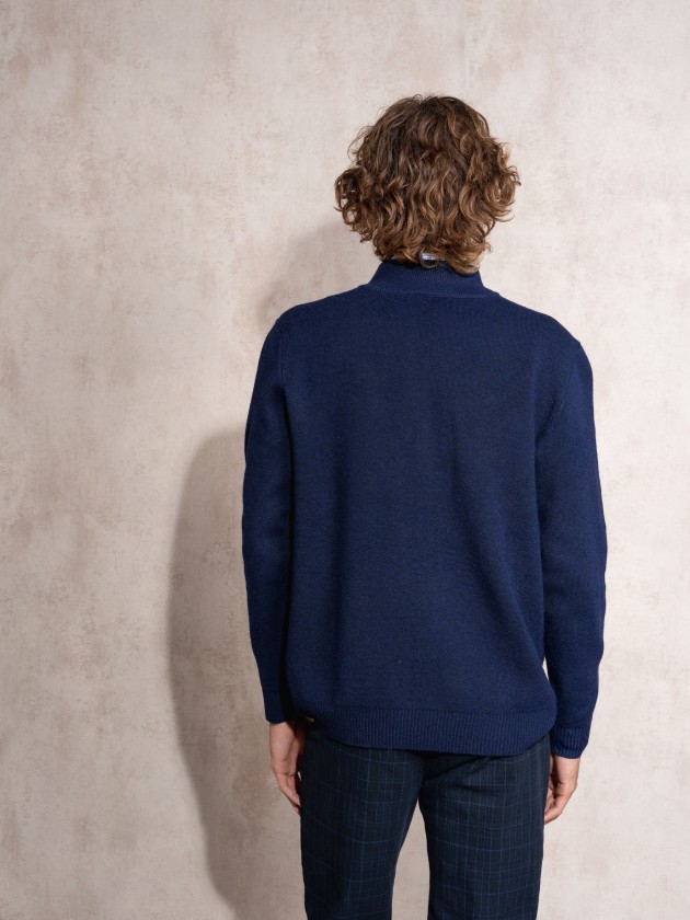Knitted sweater with zipper