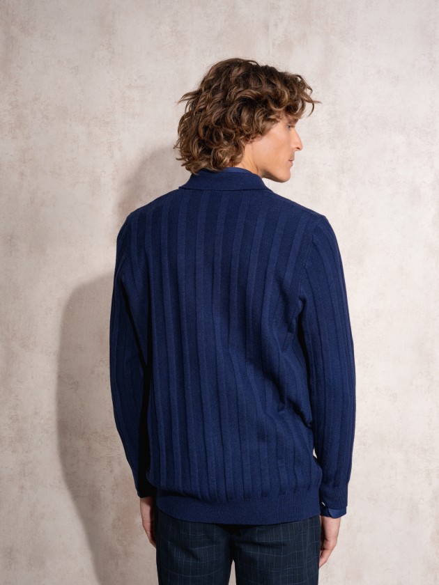 Knitted sweater with zipper