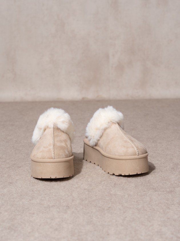 Platform slipper with fur