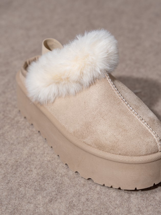 Platform slipper with fur