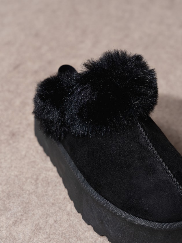Platform slipper with fur