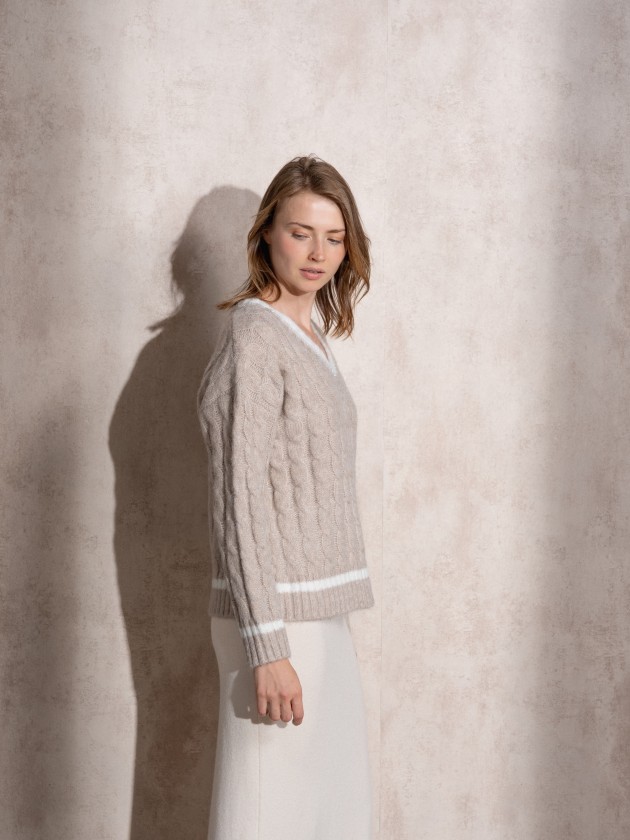 Camisola de malha com decote em bico