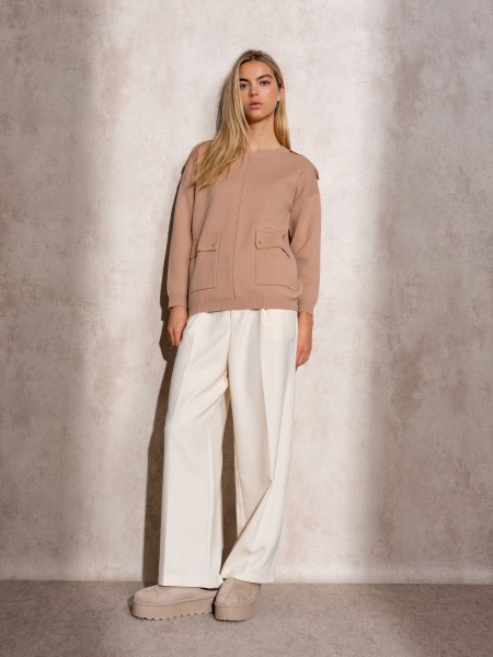 Knitted sweater with front pockets