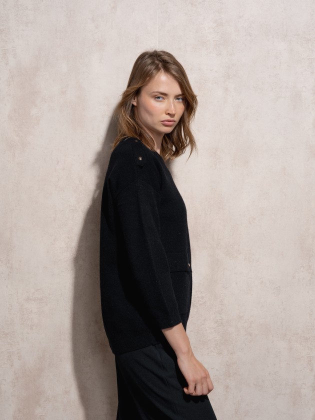 Camisola de malha com bolsos na frente